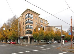 Ritzdorf Court Apartments in Portland, OR - Building Photo