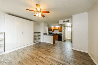 6320 N 16th St-Unit -14 in Phoenix, AZ - Foto de edificio - Building Photo