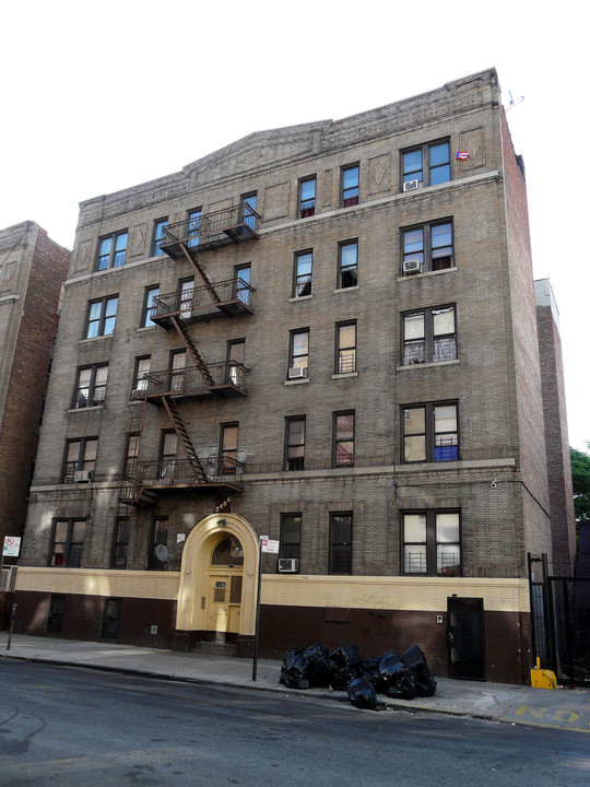 2486 Morris Ave in Bronx, NY - Foto de edificio