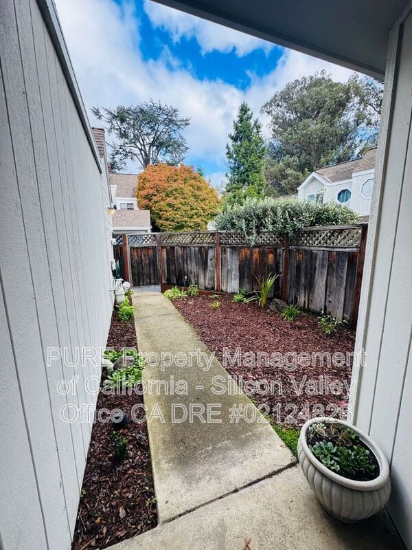 2741 Hampton Ln in Santa Cruz, CA - Foto de edificio - Building Photo