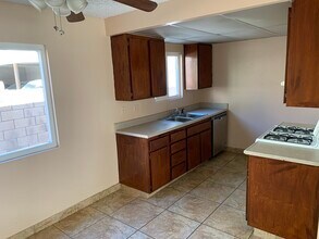 11644 Bellflower Blvd, Unit C in Downey, CA - Building Photo - Building Photo