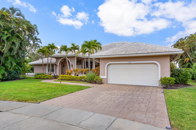 15621 Latina Pl in Wellington, FL - Foto de edificio - Building Photo