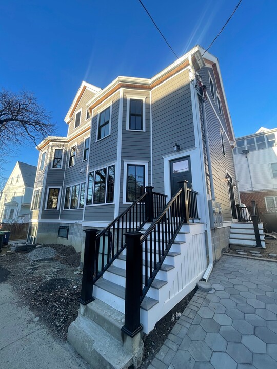 8 Charnwood Rd, Unit 3 in Somerville, MA - Building Photo