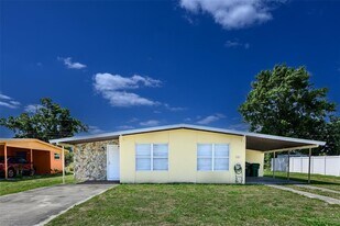 510 Sharon Cir in Port Charlotte, FL - Building Photo