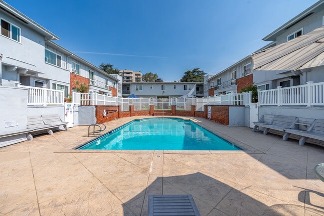 Los Feliz Arms in Los Angeles, CA - Foto de edificio - Building Photo