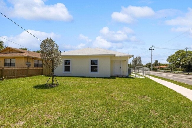 1132 11th St in West Palm Beach, FL - Foto de edificio - Building Photo