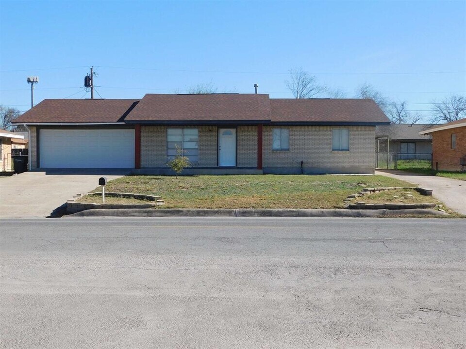 209 Margaret Ln in Del Rio, TX - Building Photo