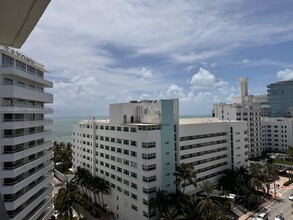 3200 Collins Ave in Miami Beach, FL - Building Photo - Building Photo