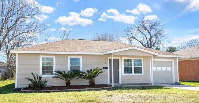 property at 7225 Hummingbird Ln