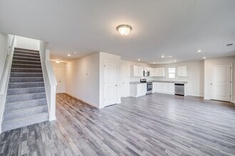 300 Coverly Ct in Kingston, GA - Building Photo - Building Photo