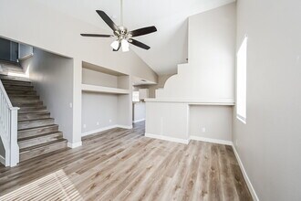 8361 S Charlton Valley Ct in Las Vegas, NV - Building Photo - Building Photo