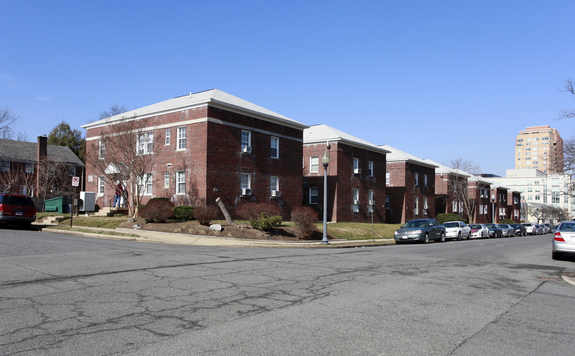 Kenmore Apartments in Arlington, VA - Building Photo