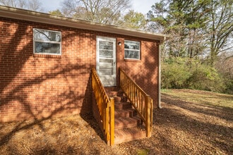 291 9th Ave NW in Hickory, NC - Building Photo - Building Photo