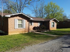 593 Scott Ave in Etowah, TN - Foto de edificio - Building Photo