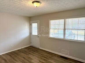 88 Church St in Mcdonough, GA - Building Photo - Building Photo