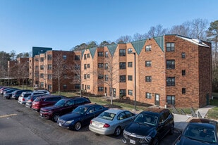 Maple Woods in Richmond, VA - Building Photo