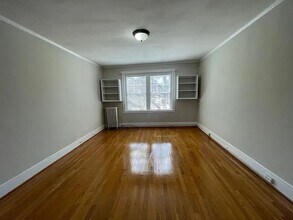 904 W Market St in Greensboro, NC - Building Photo - Building Photo