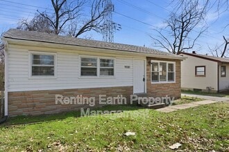 11930 Criterion Ave in St. Louis, MO - Building Photo - Building Photo