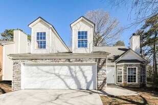 2540 Lake Royale Dr in Riverdale, GA - Building Photo