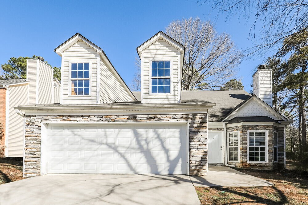 2540 Lake Royale Dr in Riverdale, GA - Building Photo