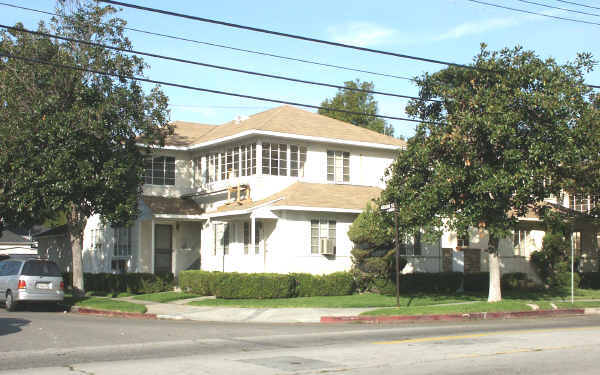 5005 Cahuenga Blvd in North Hollywood, CA - Building Photo