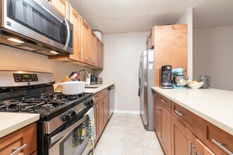311 Greenwich St, Unit 24J in New York, NY - Building Photo - Building Photo