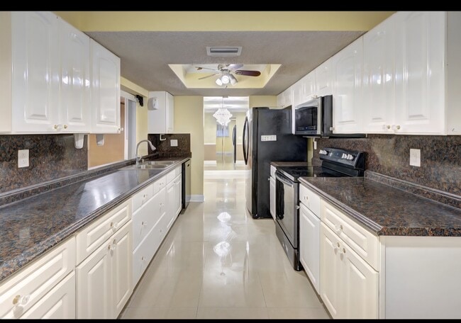 2933 NW 48th St in Fort Lauderdale, FL - Building Photo - Building Photo
