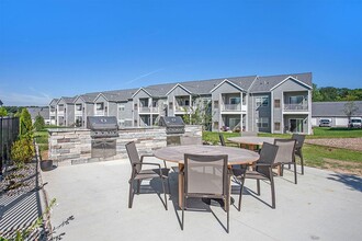 Meadow Creek Flats in Rockford, MI - Foto de edificio - Building Photo