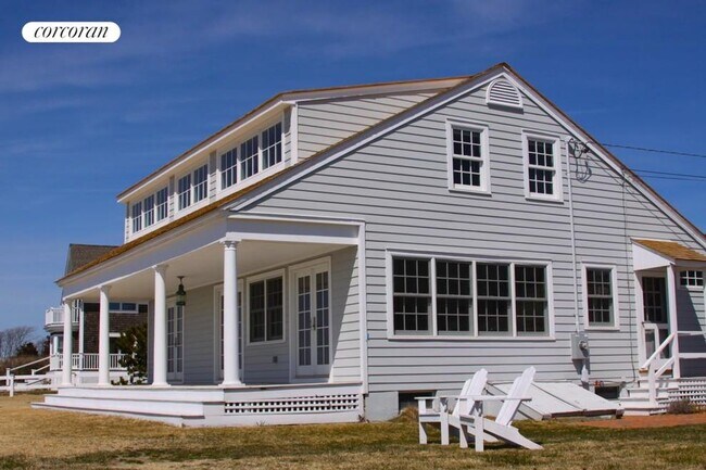 80 Peconic Ave in Shelter Island, NY - Building Photo - Building Photo