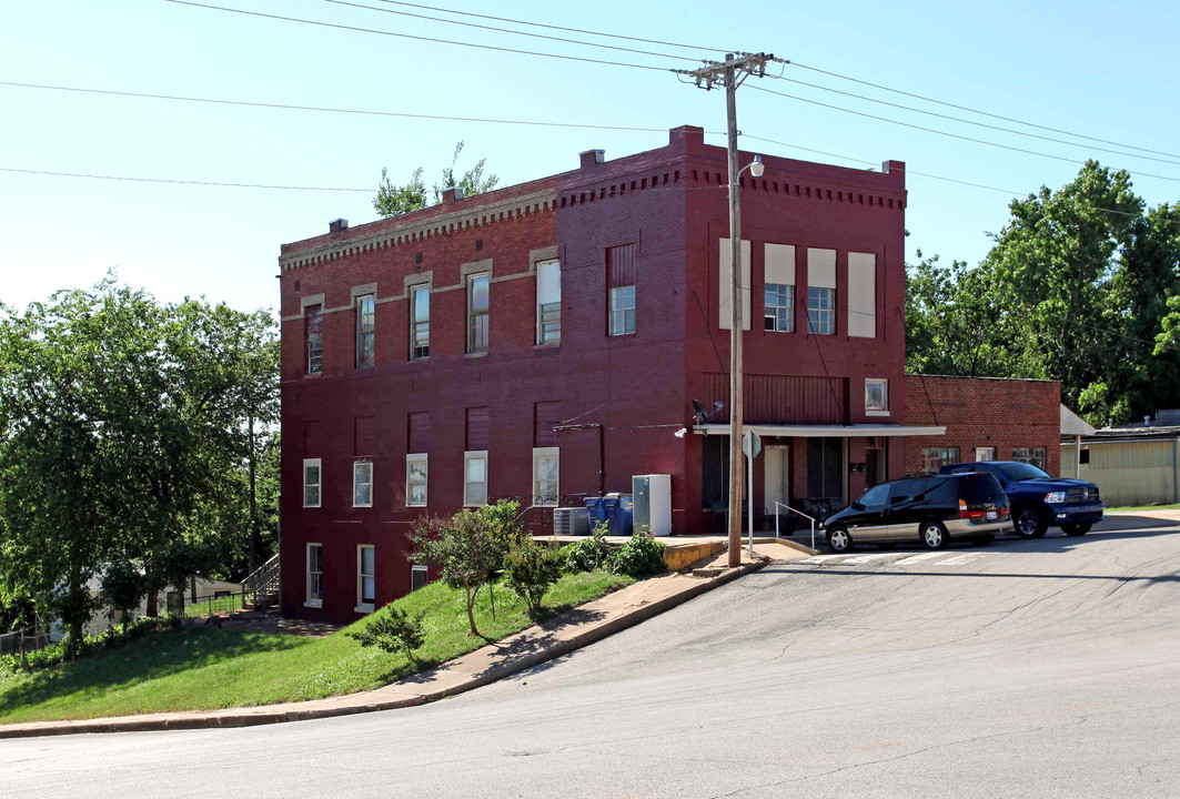 104 S Canadian Ave in Purcell, OK - Foto de edificio