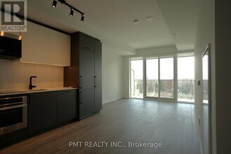 689-689 The Queensway in Toronto, ON - Building Photo - Building Photo