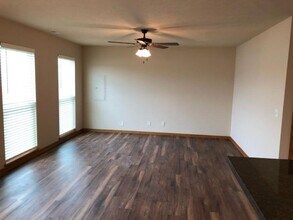 8775 Ridge Hollow Dr in Lincoln, NE - Building Photo - Building Photo