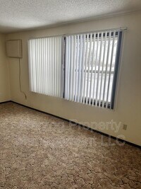 905 Center St S photo'