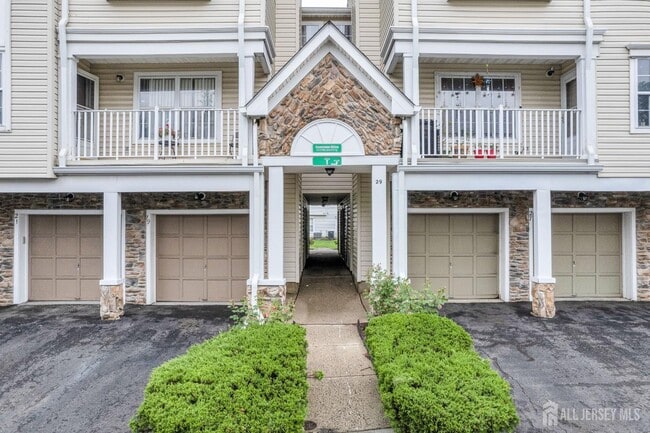 21 Inverness Dr in Edison, NJ - Building Photo - Building Photo