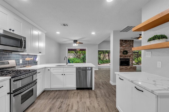 9 Diamond Oak Ct in Spring, TX - Building Photo - Building Photo