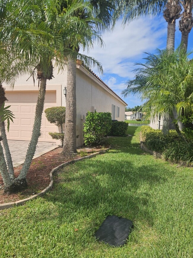 340 NW Breezy Point Loop in Port St. Lucie, FL - Building Photo - Building Photo