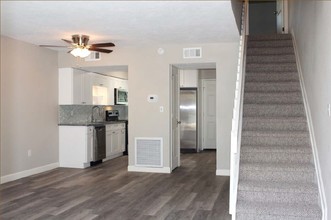 Sand Dollar Apartments in Jacksonville Beach, FL - Building Photo - Interior Photo