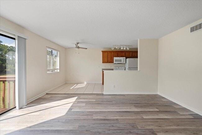 1884 Agora Cir SE, Unit 203 in Palm Bay, FL - Foto de edificio - Building Photo