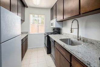 Alvarado Parkside Apartments in Davis, CA - Building Photo - Interior Photo