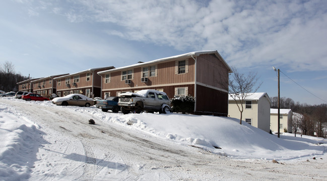 Crossroads Apartments in Mt Hope, WV - Foto de edificio - Building Photo