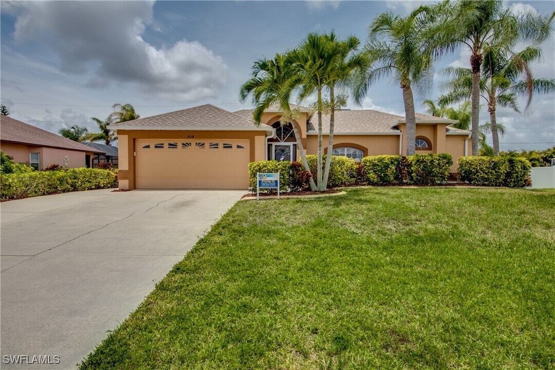 2318 SW 26th Terrace in Cape Coral, FL - Building Photo