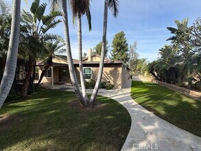 6105 Stonehurst Plaza in Yorba Linda, CA - Building Photo - Building Photo