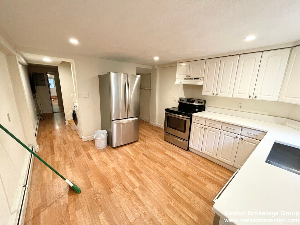 16 Greenwich Park, Unit 1 in Boston, MA - Building Photo