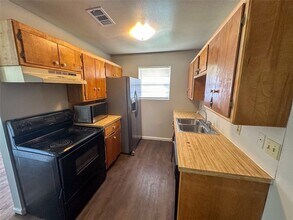 103 S Burdette Ave in Sherman, TX - Foto de edificio - Building Photo