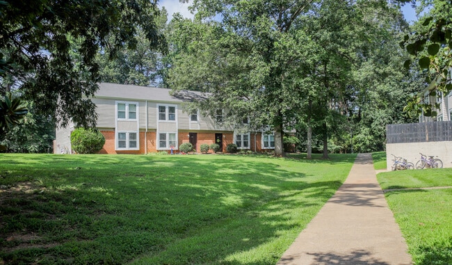 property at 2728 Gatewood Cir
