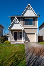 9911 Dragt St SE in Yelm, WA - Building Photo - Building Photo