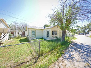 214 Beardsley Ave in Bakersfield, CA - Building Photo - Building Photo