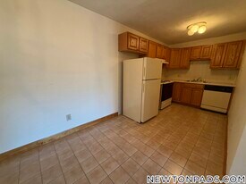 282 Grove St, Unit 9 in Newton, MA - Building Photo