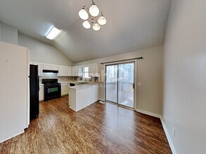 154 Spring Creek Ct in Canton, GA - Foto de edificio - Building Photo