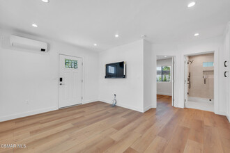 7633 Yarmouth Ave in Los Angeles, CA - Building Photo - Building Photo